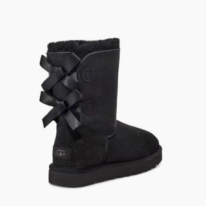 Short Black UGG boots with bows